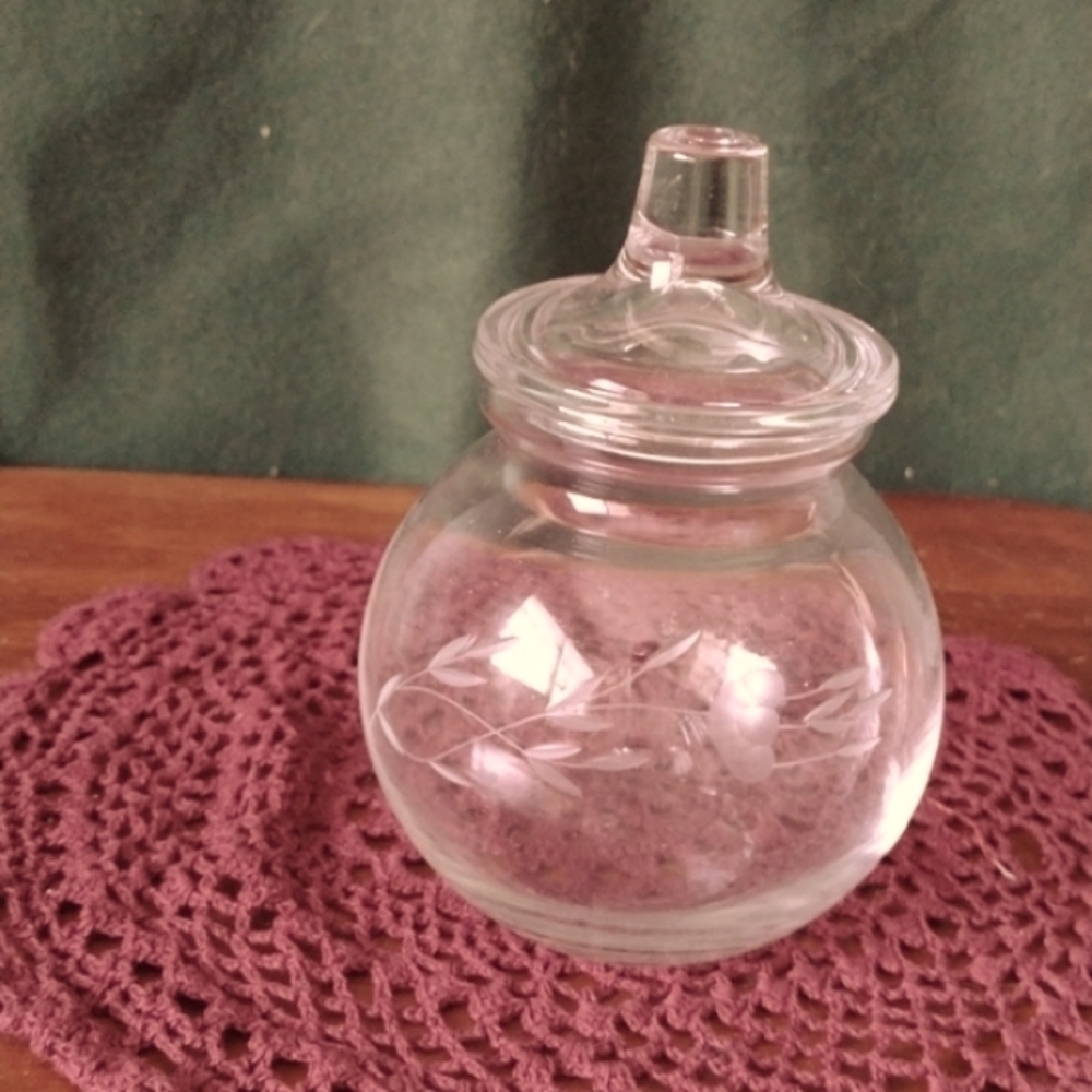 Princess House Heritage etched container with lid